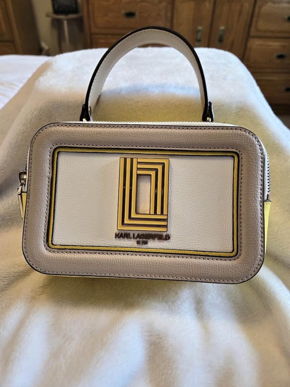 NWOT Karl Lagerfeld Paris Simone 8×5 Leather Clutch/Xbody Handbag